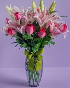 rosas y liliums - jarron de rosas y lilium arreglo floral de rosas y lilium