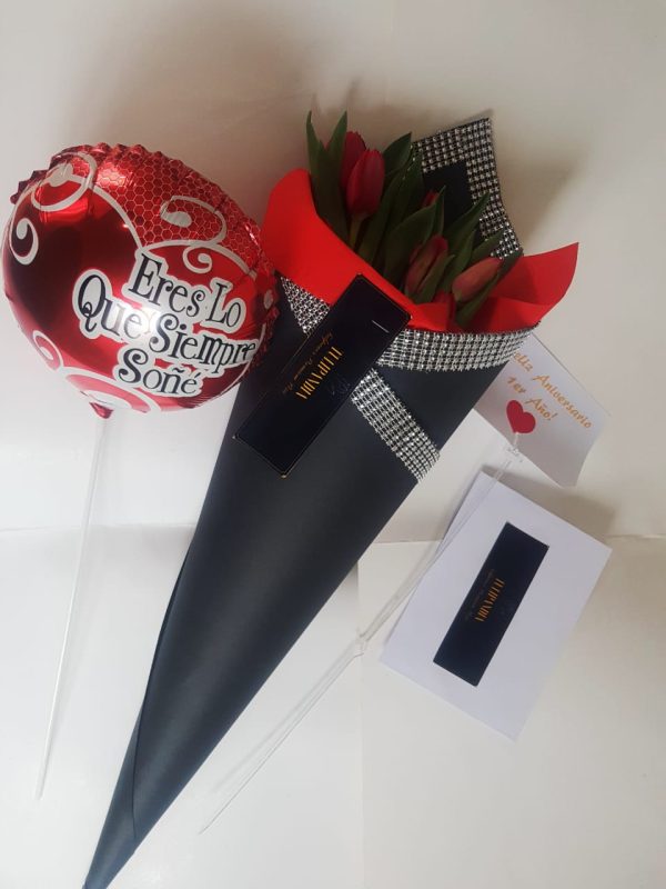 10 TULIPANES ROJOS EN ELEGANTE CONO TULIPANES NATURALES PARA REGALAR