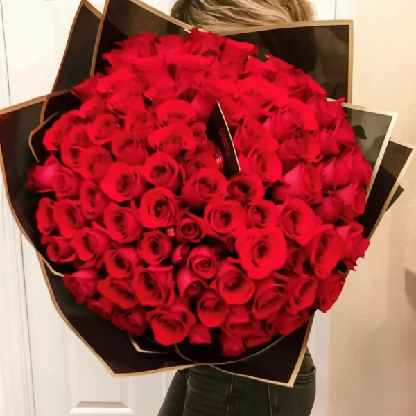Big Bouquet TE AMO 100 🌹 rosas premium cómplices