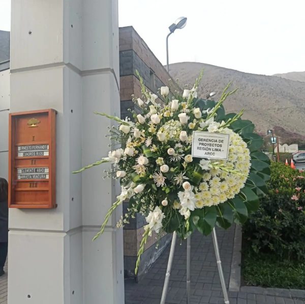 Corona floral para velorio