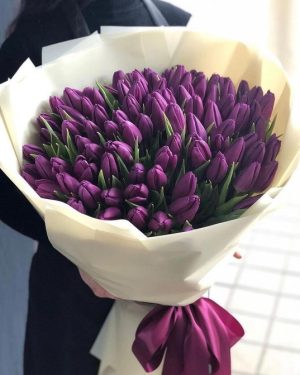 ramo de tulipanes morados