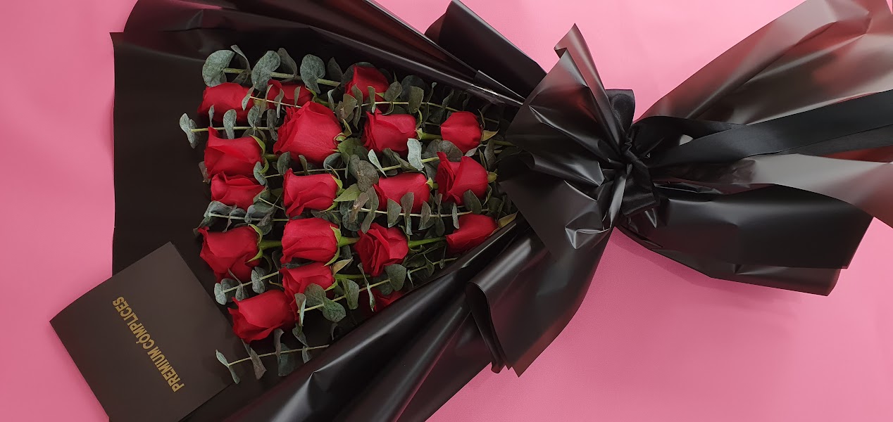 20221112 091842 Ramo Premium Gigante Doce Rosas, Envoltura Negra Elegante