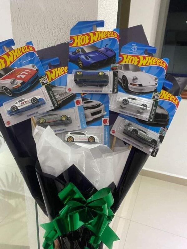 RAMO DE 6 carritos hot wheels