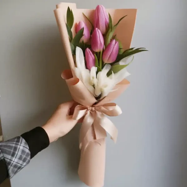 RAMO DE 5 TULIPANES ROSA 2