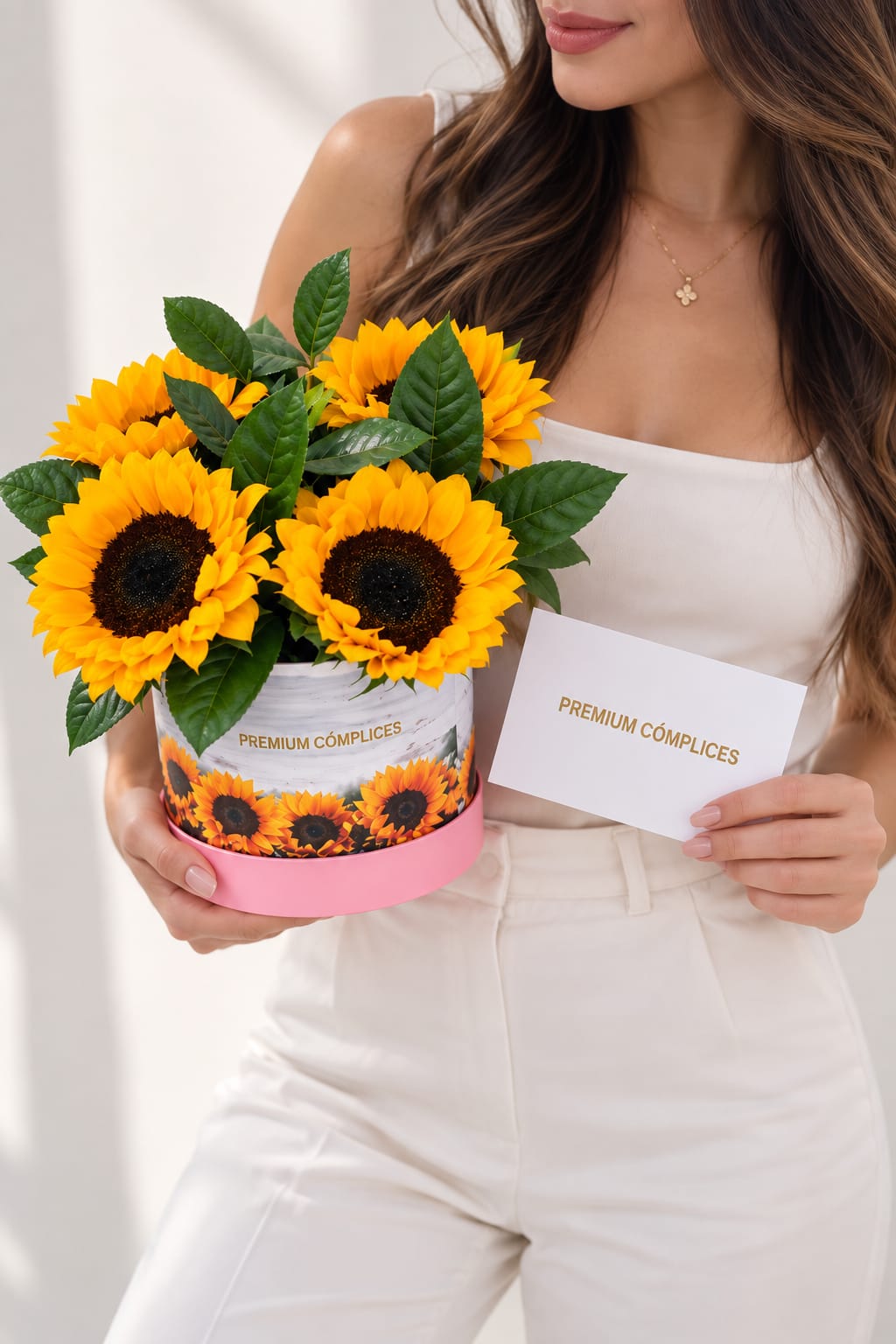 Arreglos Florales 45 MINI BOX - ELLA SABÍA EL EL SABÍA QUE VENDRIA (4 GIRASOLES EN UN MINI BOX)