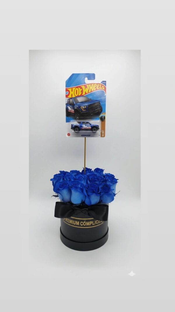Box de rosas azules y carrito hotweels