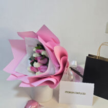 RAMO DE ROSAS PARA GRADUADA