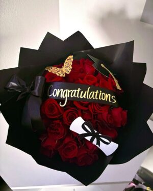 FELICIDADES GRADUADA RAMO DE 50 ROSAS