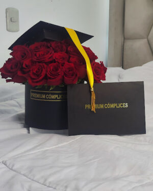 BOX DE 24 ROSAS ROJAS UNA SOLA CARA ( SOLO ADELANTE)