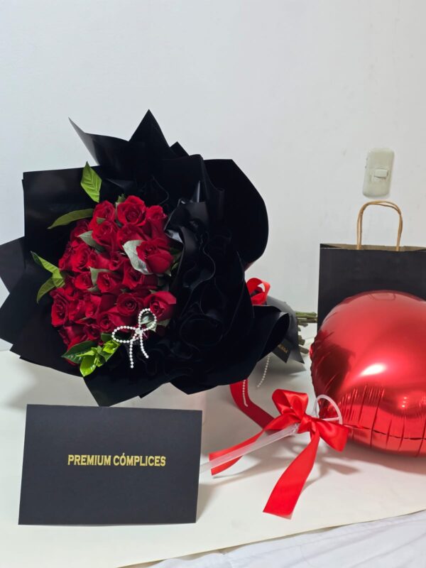 RAMO DE 24 ROSAS PARA GRADUACIÓN